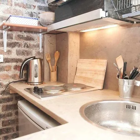 Cosy Quiet And Well Appointed Studio Paris